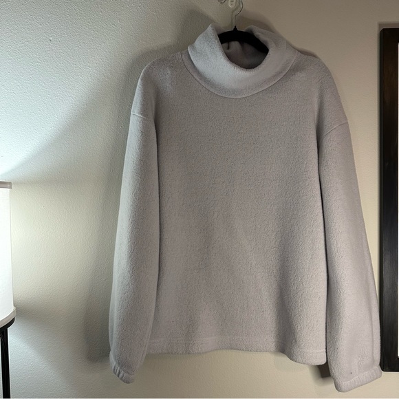 GAP Tops - GAP turtleneck sweatshirt